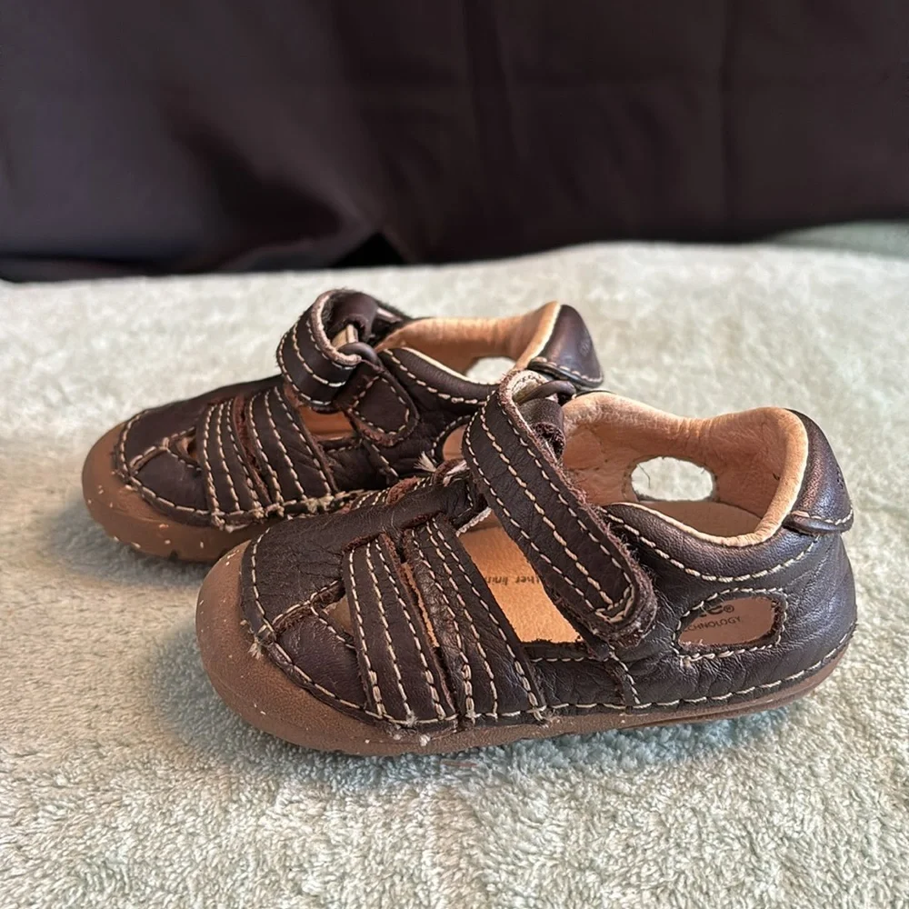 Stride Rite infant shoe with sensory response technology size 3W